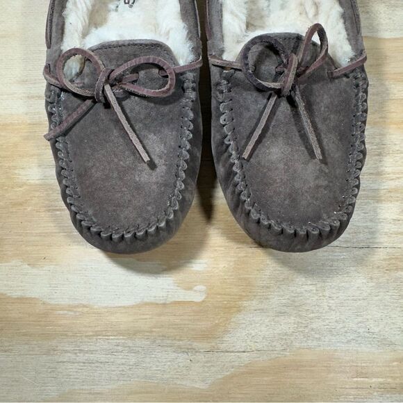 UGG Dakota Chocolate Suede Moccasin Slippers Women’s Size 7 - Picture 5 of 9